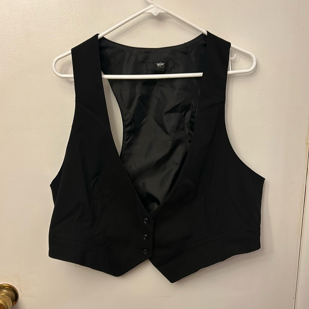 Mossimo Women’s Vest Black Vintage ~22” pit to pit